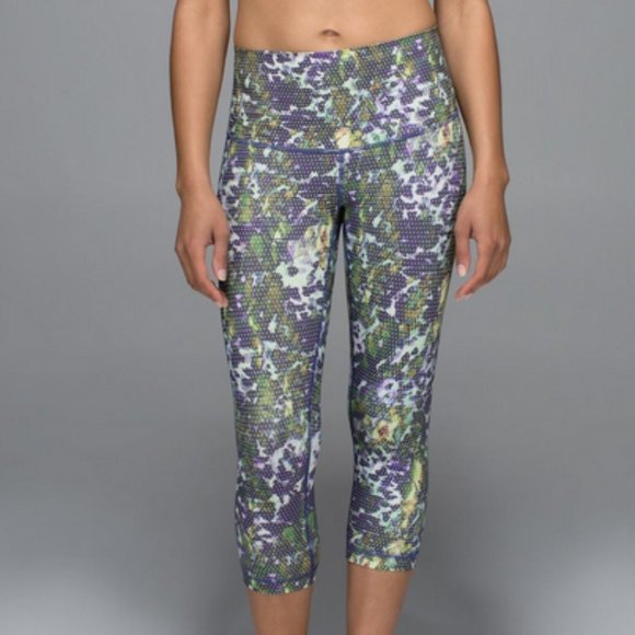 lululemon athletica Pants - Lululemon Wunder Under HR Crop Sz 6